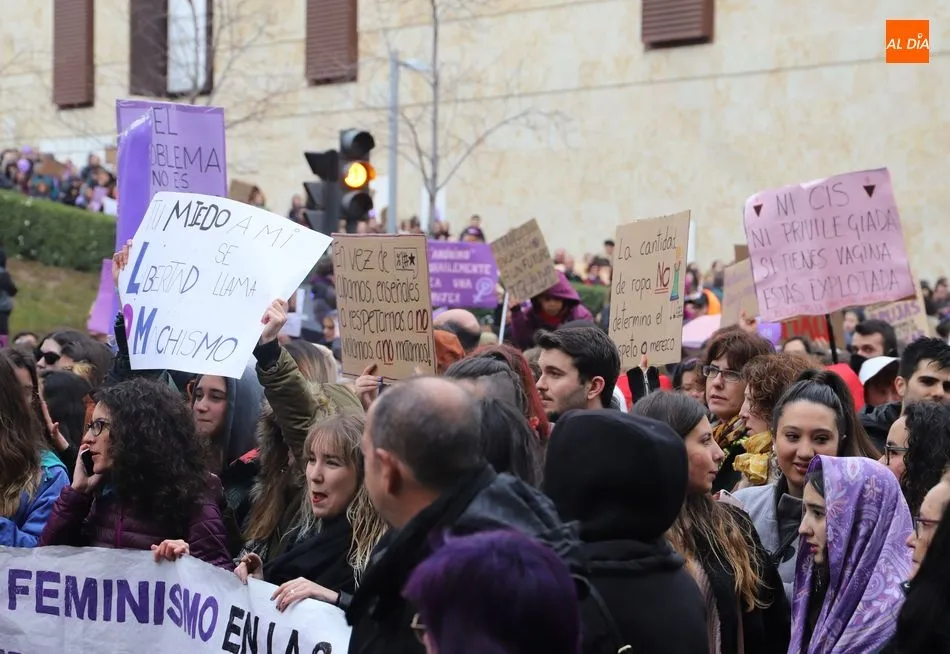 Foto 8 - Multitudinaria manifestaci&oacute;n feminista con 8.000 personas en otra jornada hist&oacute;rica en la lucha...
