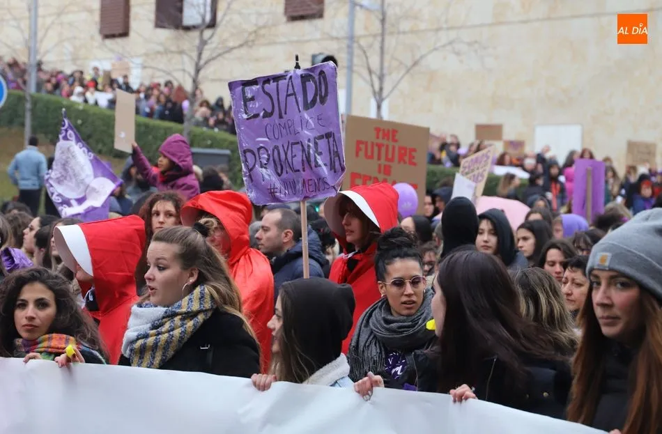 Foto 7 - Multitudinaria manifestaci&oacute;n feminista con 8.000 personas en otra jornada hist&oacute;rica en la lucha...