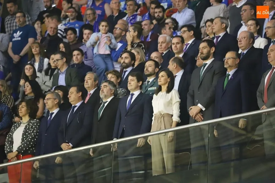Foto 2 - Do&ntilde;a Letizia, el centro de las miradas en la final de la Copa de la Reina