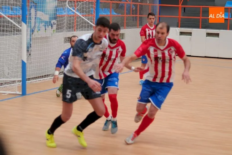 Foto 11 - Be&ntilde;at gu&iacute;a la victoria del Salamanca FS Unionistas ante el Atl&eacute;tico Bembibre (4-1)