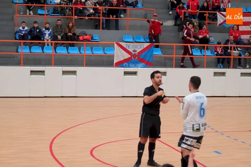 Foto 8 - Be&ntilde;at gu&iacute;a la victoria del Salamanca FS Unionistas ante el Atl&eacute;tico Bembibre (4-1)