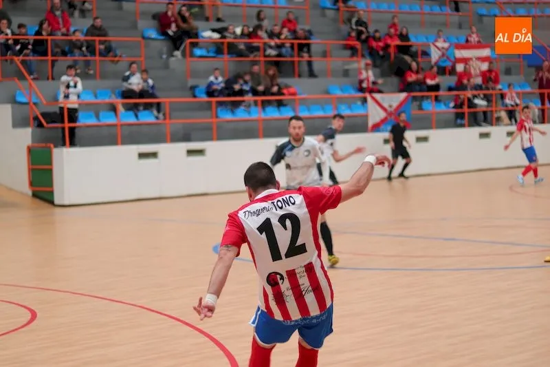 Foto 7 - Be&ntilde;at gu&iacute;a la victoria del Salamanca FS Unionistas ante el Atl&eacute;tico Bembibre (4-1)