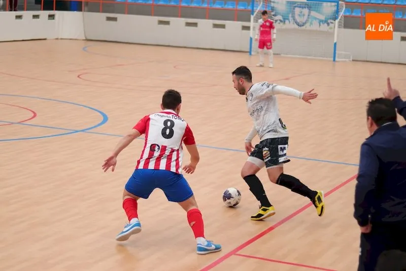 Foto 6 - Be&ntilde;at gu&iacute;a la victoria del Salamanca FS Unionistas ante el Atl&eacute;tico Bembibre (4-1)