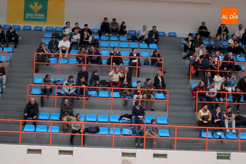 Foto 4 - Be&ntilde;at gu&iacute;a la victoria del Salamanca FS Unionistas ante el Atl&eacute;tico Bembibre (4-1)