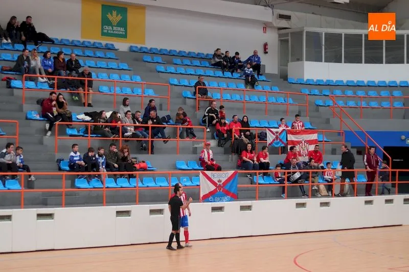 Foto 2 - Be&ntilde;at gu&iacute;a la victoria del Salamanca FS Unionistas ante el Atl&eacute;tico Bembibre (4-1)