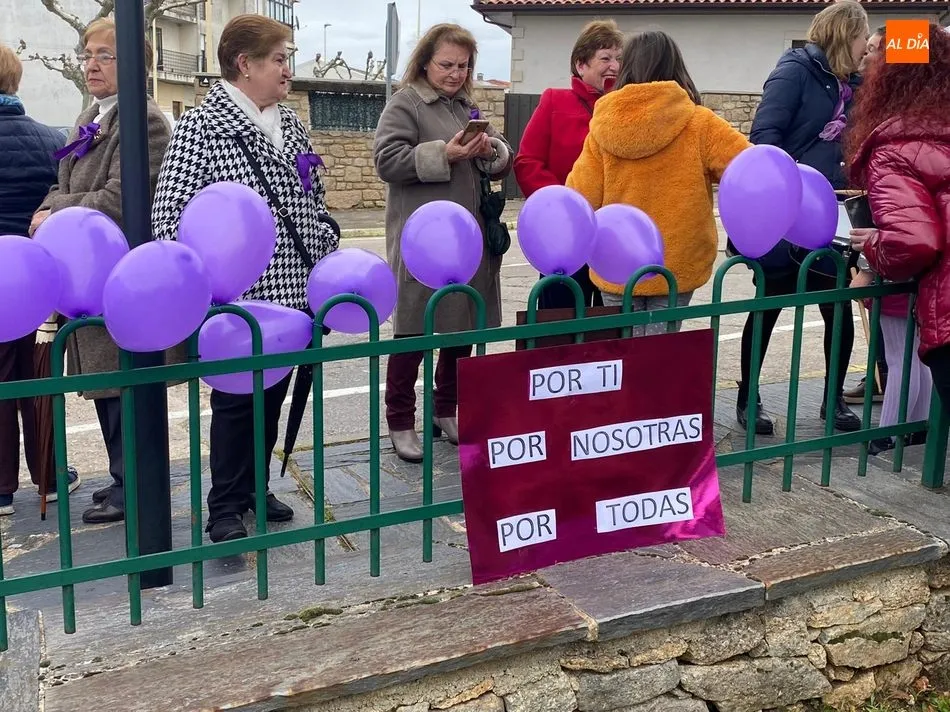 Foto 7 - Las mujeres de Aldead&aacute;vila reivindican la igualdad y el fin a la violencia de g&eacute;nero  