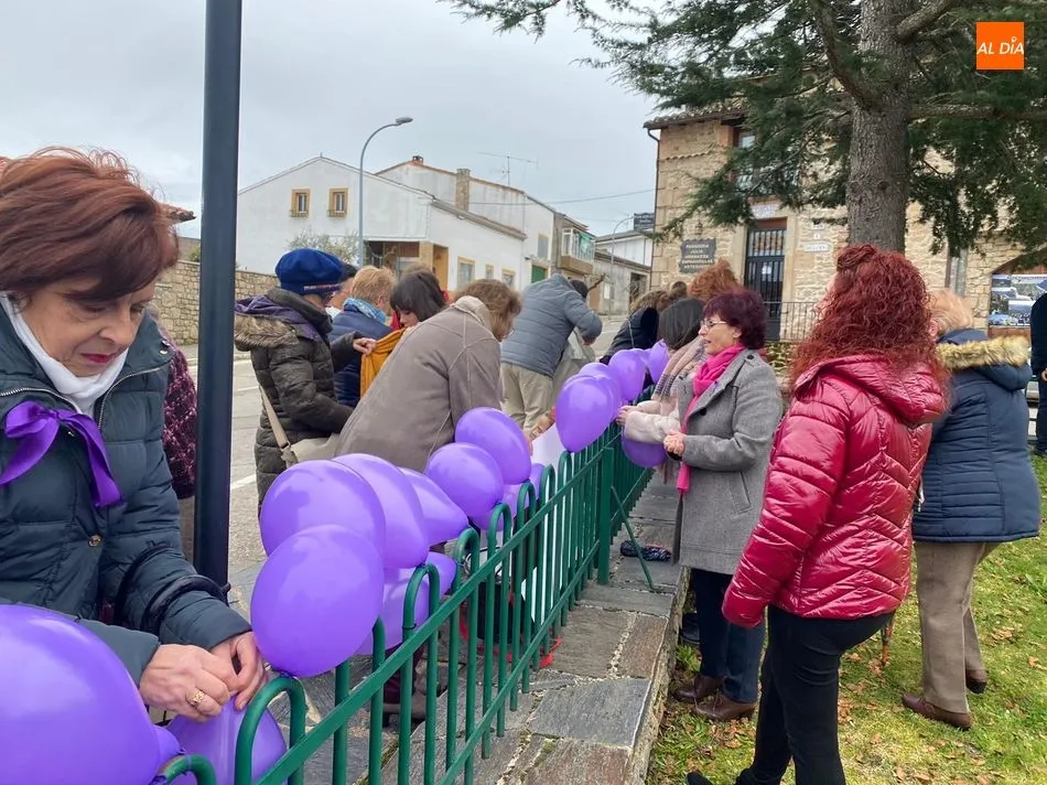 Foto 6 - Las mujeres de Aldead&aacute;vila reivindican la igualdad y el fin a la violencia de g&eacute;nero  