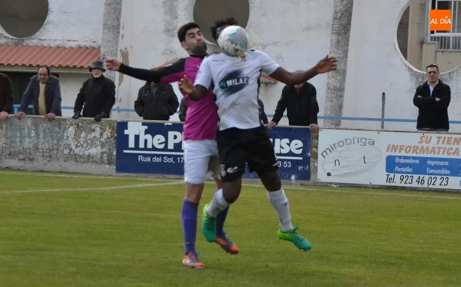 Foto 3 - Un gol de Lafu en el 90&rsquo; le da al Ciudad Rodrigo el igualado y divertido derby ante el Ribert  