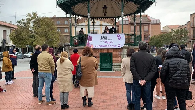 La Plaza de España acogía la lectura del manifiesto del Día Internacional de la Mujer