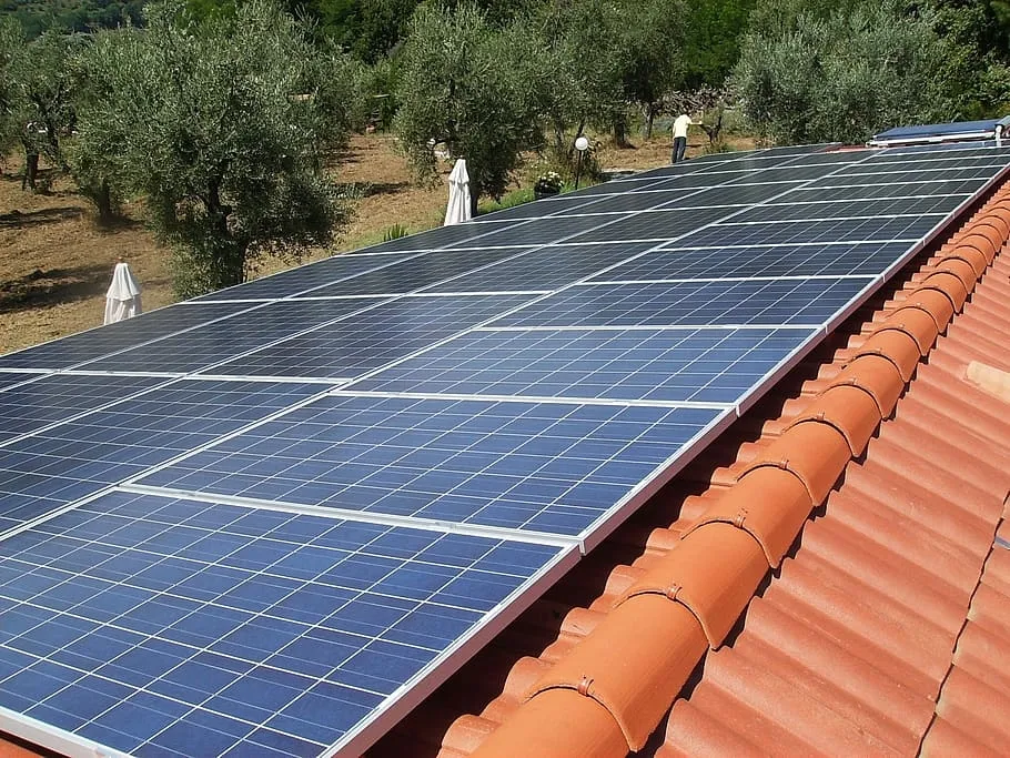 Paneles solares en una vivienda