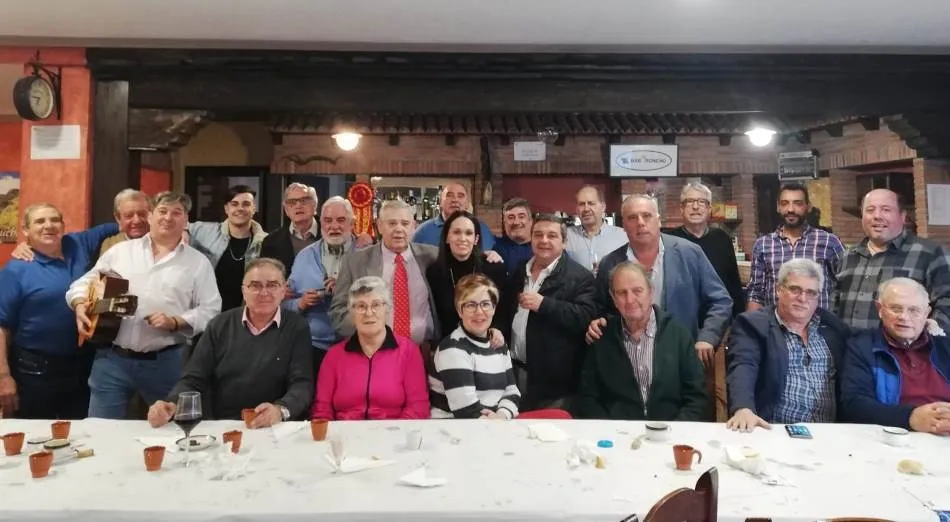 Los miembros de la Peña Gutenberg se van de comida a Navasfrías  