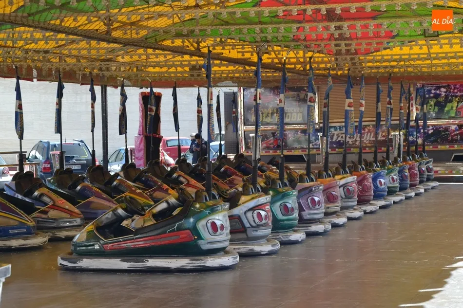 Los chocones resisten en la zona de ferias mientras los tercios regresan al Paseo Fernando Arrabal  