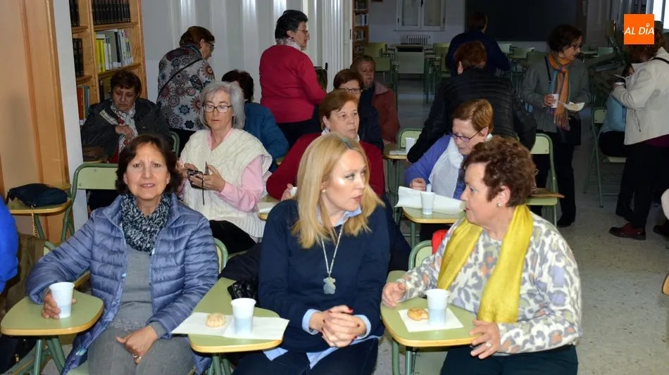 Foto 5 - Las mujeres de la Asociaci&oacute;n &lsquo;Villa de Lumbrales&rsquo; reivindican el reconomiento de la mujer en...