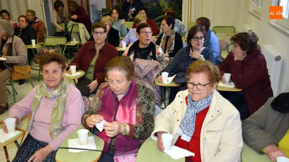 Foto 4 - Las mujeres de la Asociaci&oacute;n &lsquo;Villa de Lumbrales&rsquo; reivindican el reconomiento de la mujer en...