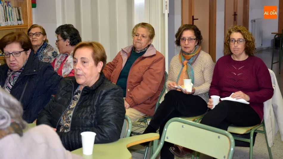Foto 6 - Las mujeres de la Asociaci&oacute;n &lsquo;Villa de Lumbrales&rsquo; reivindican el reconomiento de la mujer en...
