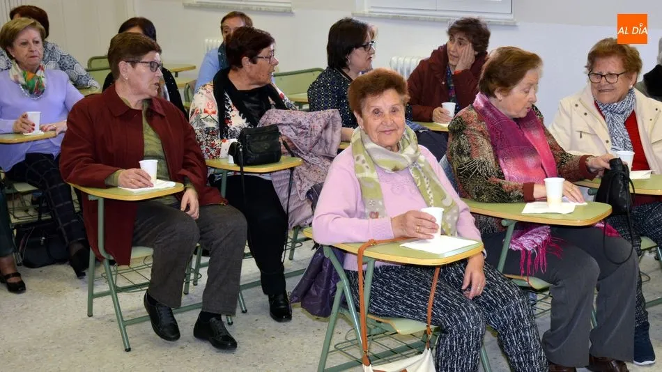 Foto 7 - Las mujeres de la Asociaci&oacute;n &lsquo;Villa de Lumbrales&rsquo; reivindican el reconomiento de la mujer en...