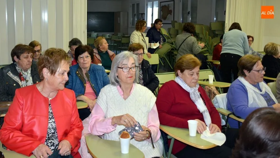 Foto 8 - Las mujeres de la Asociaci&oacute;n &lsquo;Villa de Lumbrales&rsquo; reivindican el reconomiento de la mujer en...