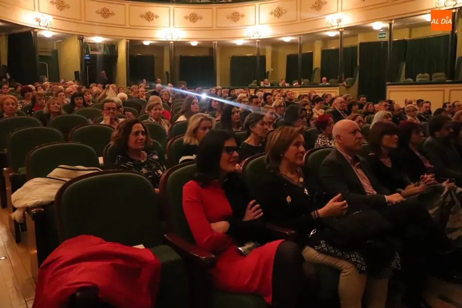 Foto 2 - El Teatro Liceo se viste de gala para reconocer a tres destacadas mujeres  
