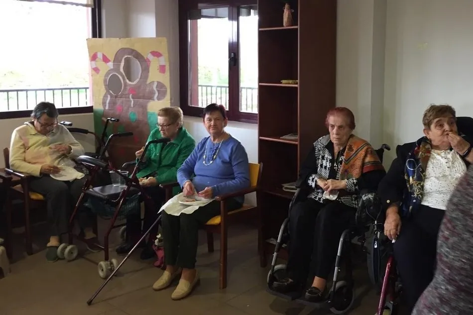 Foto 11 - Mar&iacute;a Alonso cumple sus 100 a&ntilde;os rodeada de su familia en Aldead&aacute;vila  