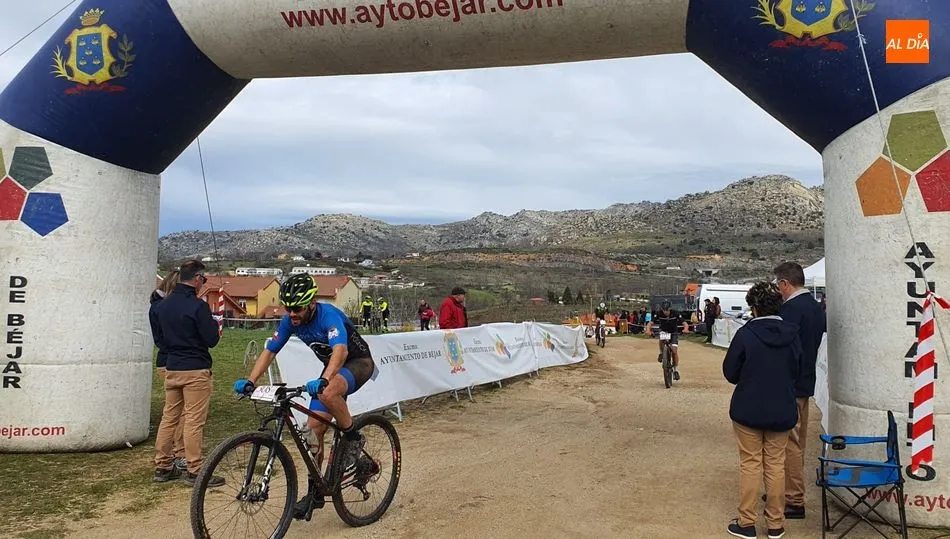 Carreras de BTT en el circuito de Los Pinos del barrio de Palomares