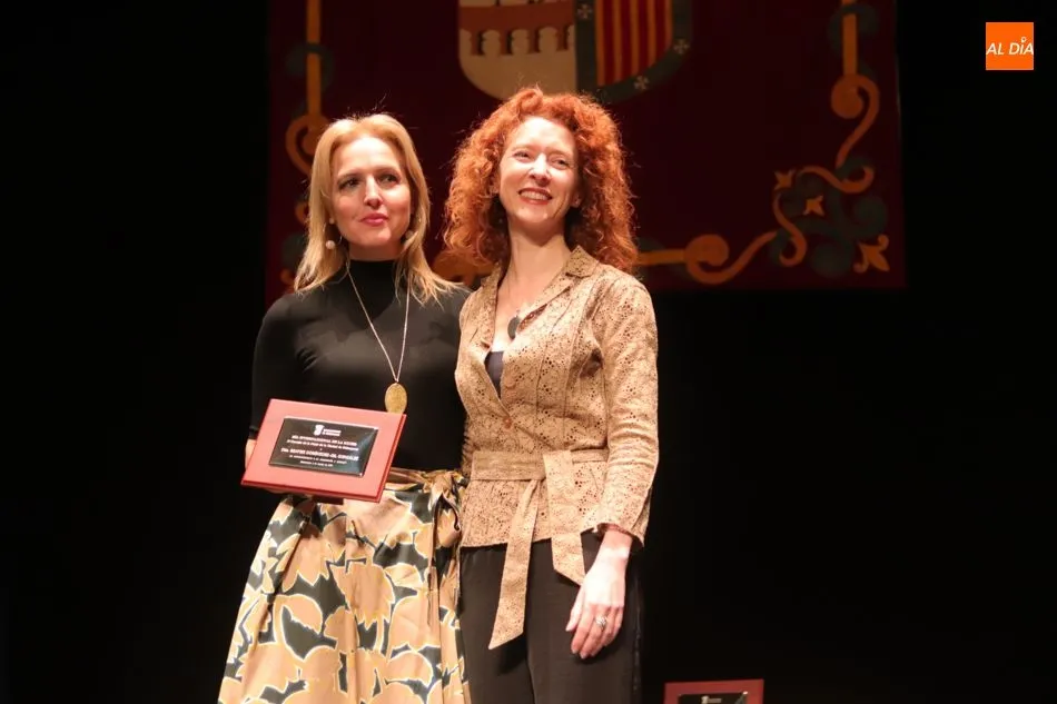 Foto 10 - El Teatro Liceo se viste de gala para reconocer a tres destacadas mujeres  