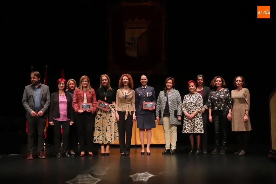 Foto 5 - El Teatro Liceo se viste de gala para reconocer a tres destacadas mujeres  
