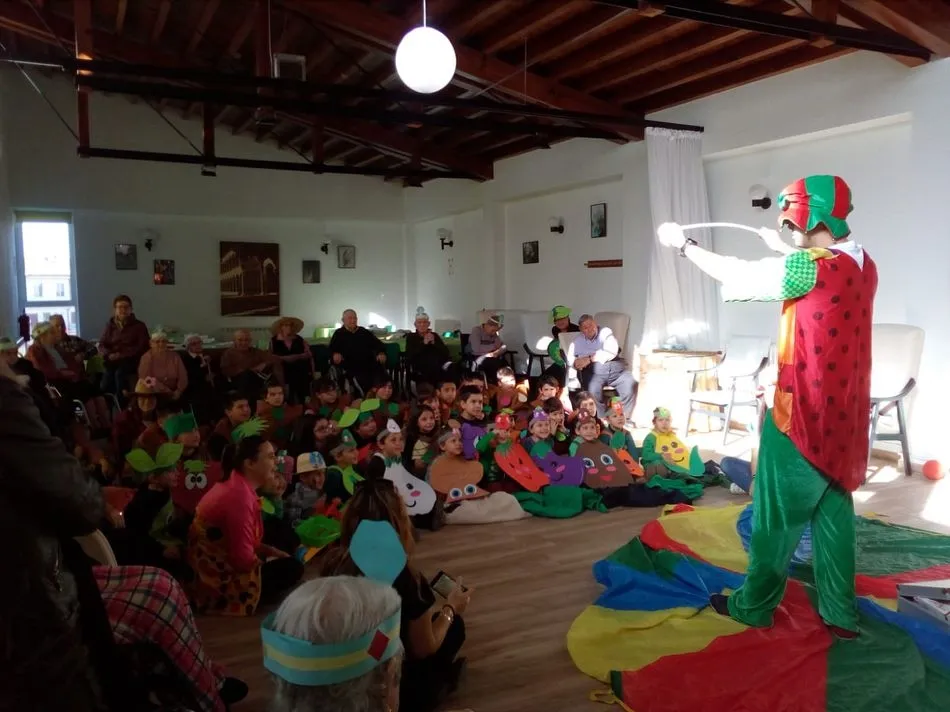 Residencia de Los Santos en el reciente carnaval intergeneracional