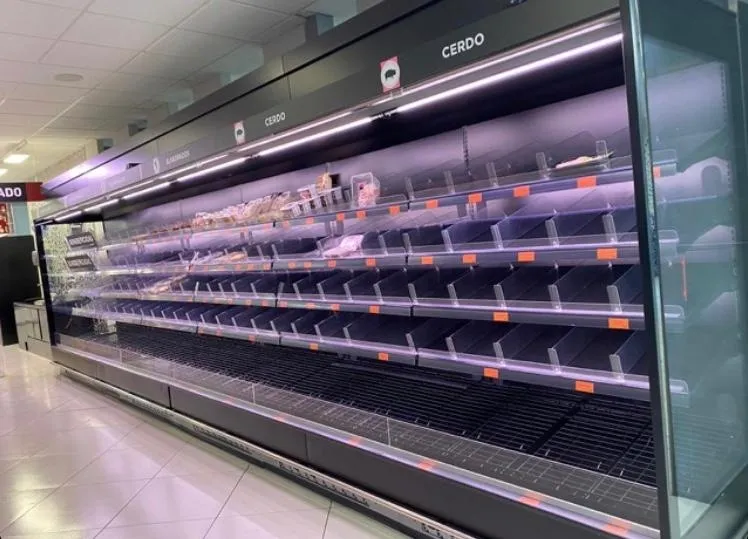 Foto 3 - Lineales vac&iacute;os, la respuesta ciudadana a la petici&oacute;n de calma del Gobierno frente al nuevo...