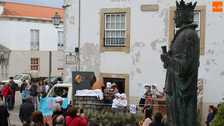 Foto 2 - Homenaje a las tradiciones en el XXXIX desfile etnogr&aacute;fico de Foz C&ocirc;a  