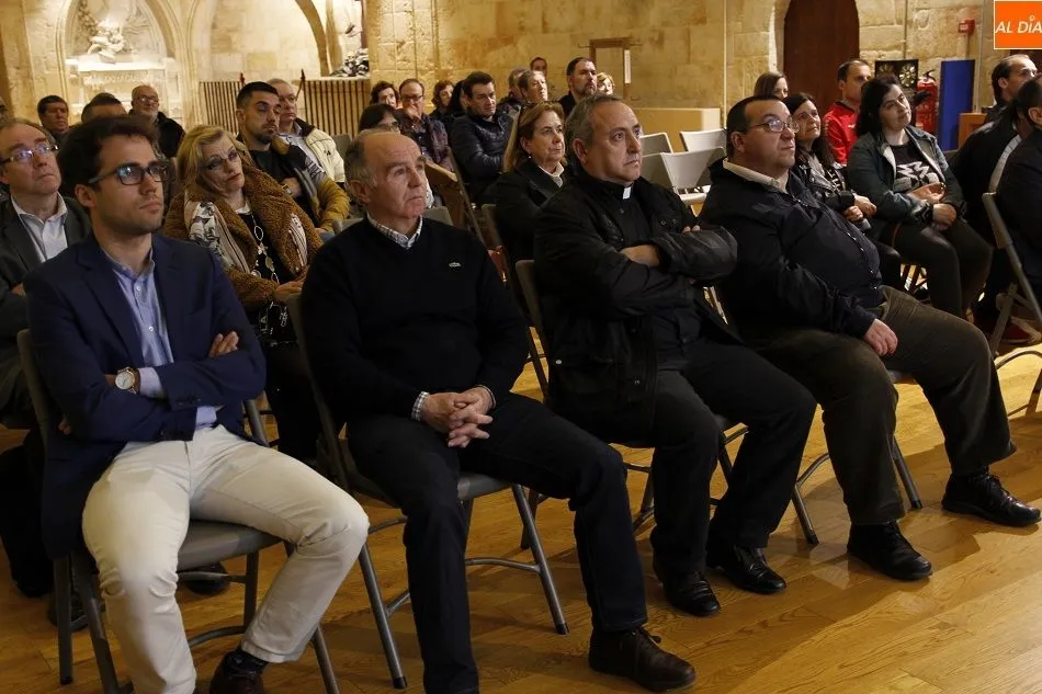Foto 5 - Presentaci&oacute;n de la revista Cruz de Gu&iacute;a