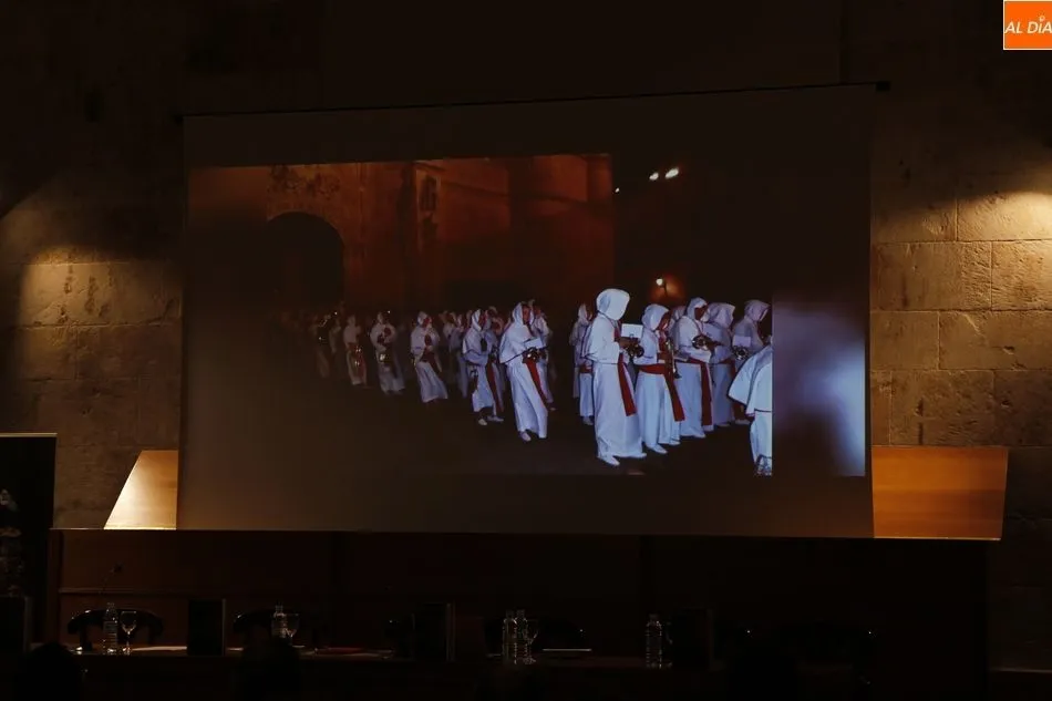 Foto 4 - Presentaci&oacute;n de la revista Cruz de Gu&iacute;a