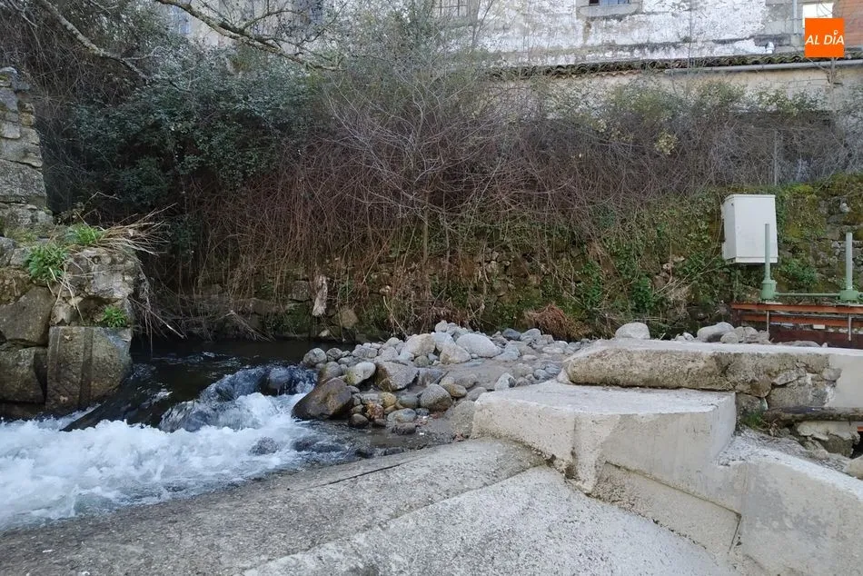 Foto 4 - Contin&uacute;a sin funcionar la turbina del Museo Textil y taponado el cauce ecol&oacute;gico del r&iacute;o