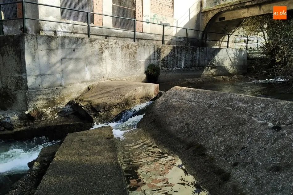 Foto 7 - Contin&uacute;a sin funcionar la turbina del Museo Textil y taponado el cauce ecol&oacute;gico del r&iacute;o