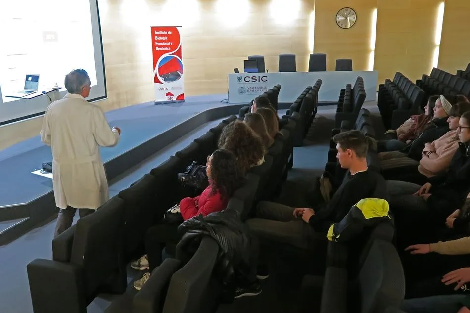 Foto 9 - Visita a los Institutos de Biolog&iacute;a Funcional y de Neurociencias
