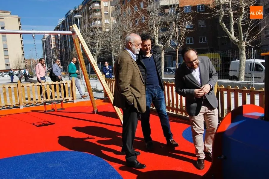 Foto 4 - Nueva zona verde y de juegos infantiles en el entorno del Centro de Convivencia Victoria Adrados