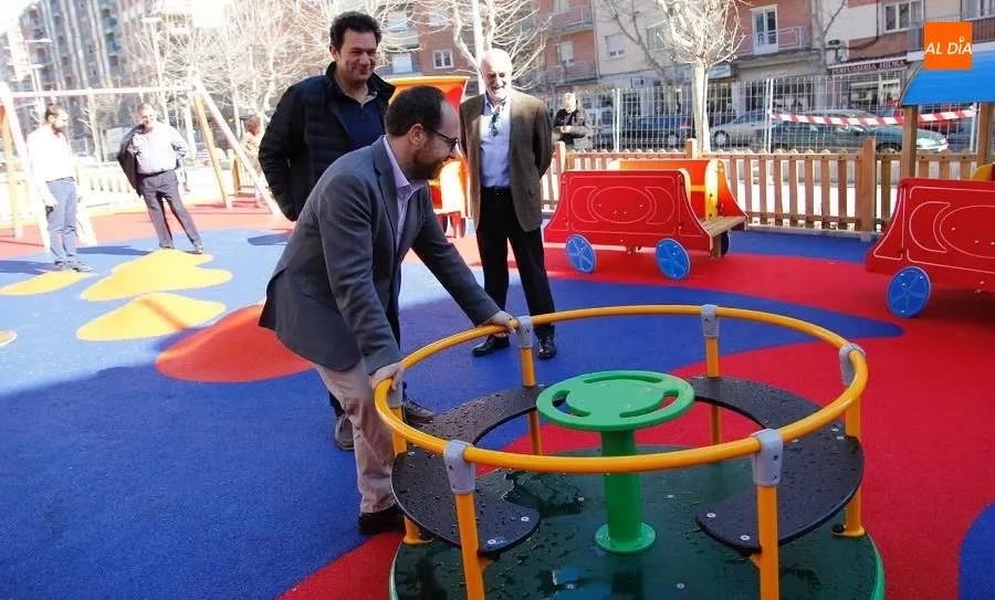 El concejal de Fomento en el Consistorio, Daniel Llanos, ha visitado este miércoles el avance de estos trabajos de urbanización. Foto de Íñigo Palacios