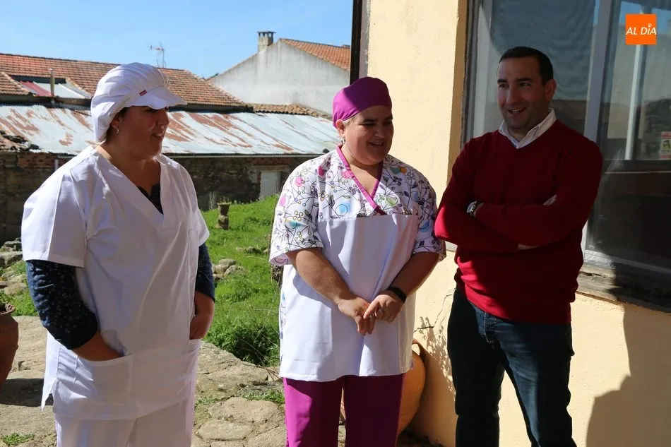 Foto 8 - El delegado de la Junta destaca la importancia de la mujer en el medio rural  