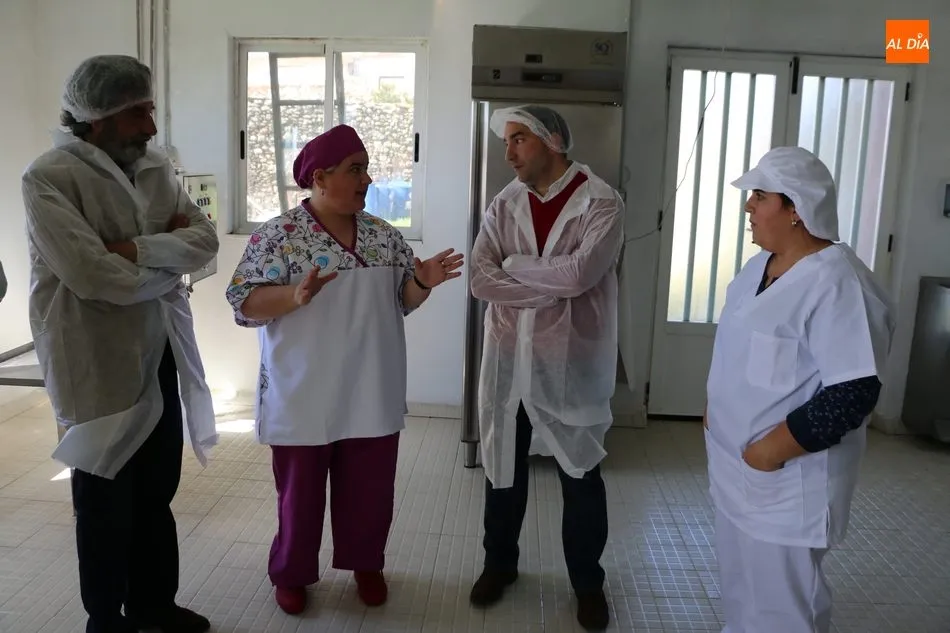 Foto 6 - El delegado de la Junta destaca la importancia de la mujer en el medio rural  