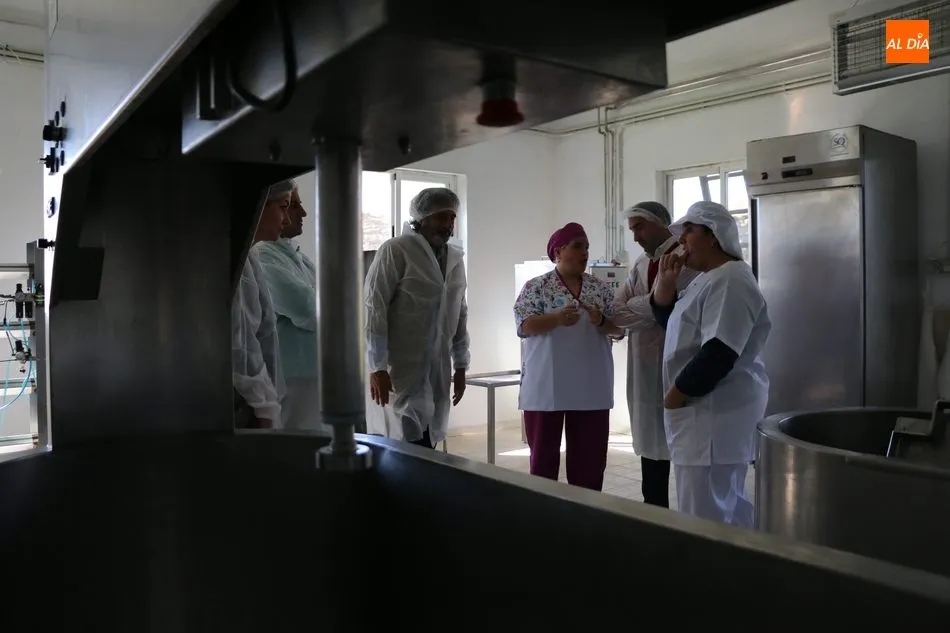 Foto 5 - El delegado de la Junta destaca la importancia de la mujer en el medio rural  