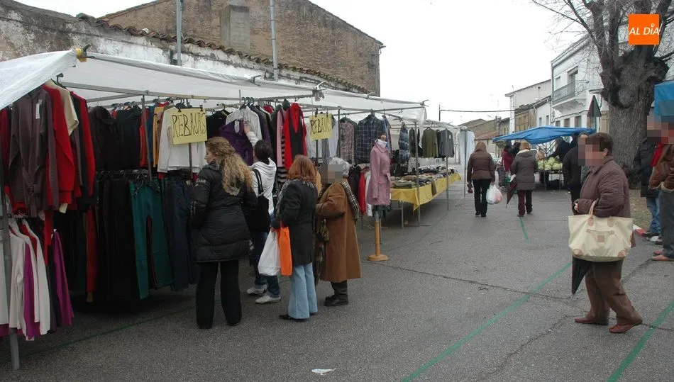 Entre las medidas se incluye la suspensión del mercadillo semanal de los miércoles / CORRAL