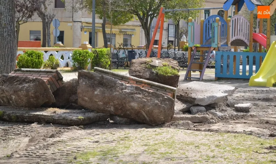 Foto 4 - Se empiezan a perfilar las zonas ajardinadas del tramo en reforma de La Glorieta  