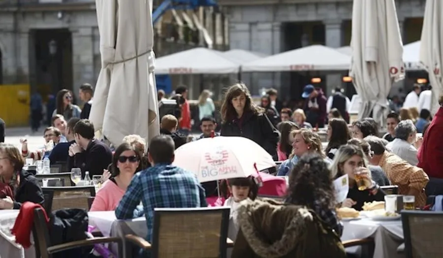 El alcalde de Madrid afirma que cualquier espacio público susceptible de que haya una concentración de gente en estos momentos debemos limitarla al máximo posible