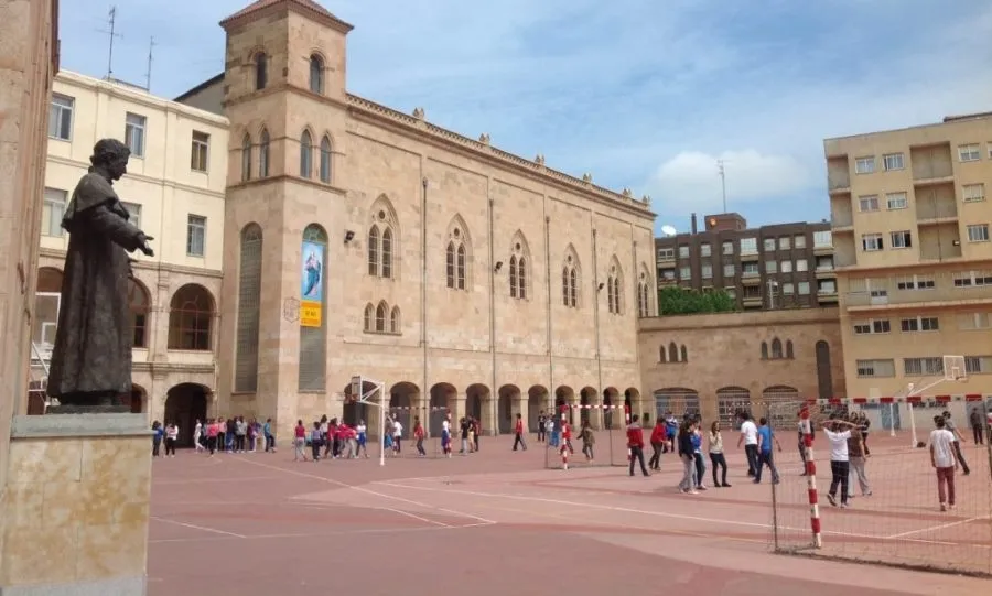 Patio del colegio Salesianos María Auxiliadora