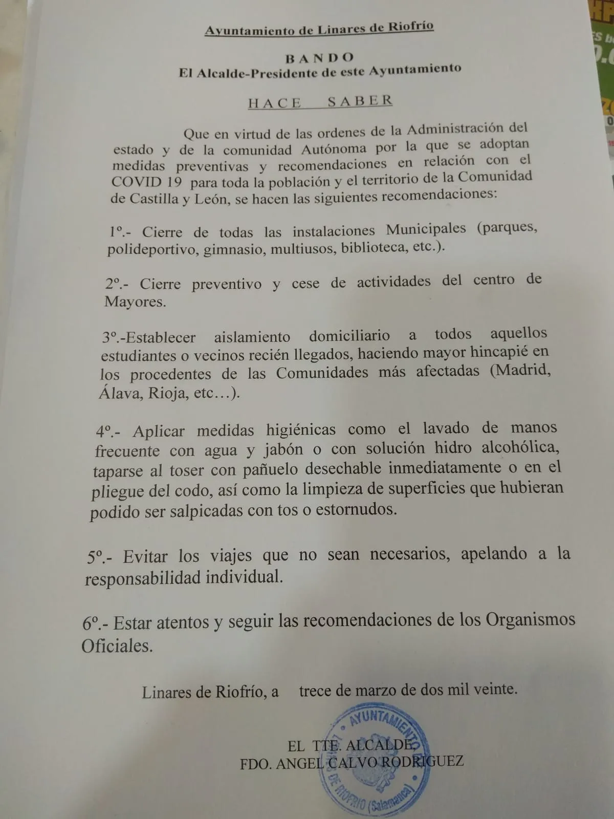 Foto 2 - Linares de Riofr&iacute;o se suma al cierre de dependencias municipales