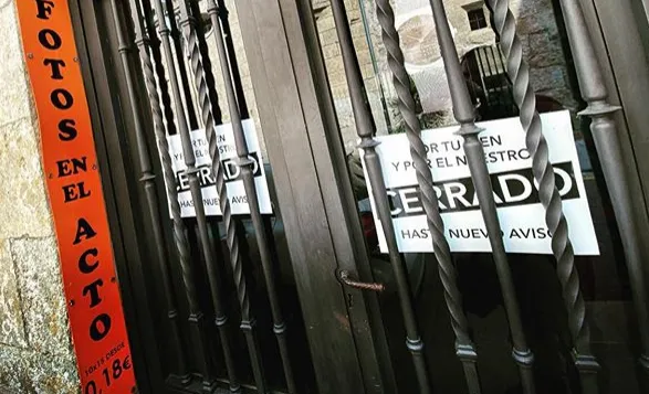 Varios establecimientos deciden por responsabilidad cerrar por iniciativa propia  