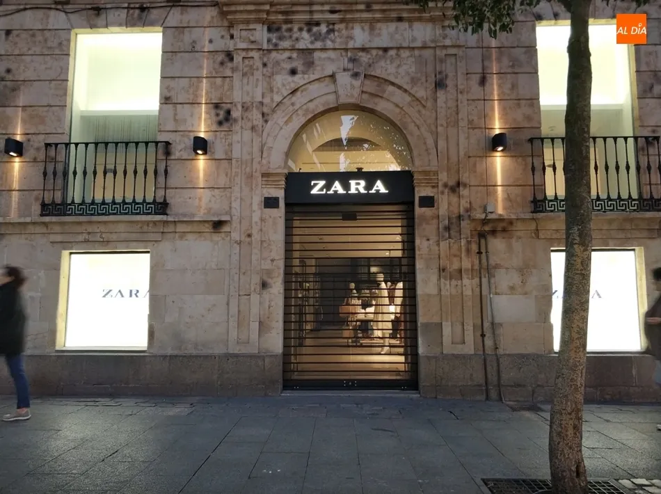Foto 4 - Los comercios del centro de Salamanca cierran sus puertas antes del horario habitual