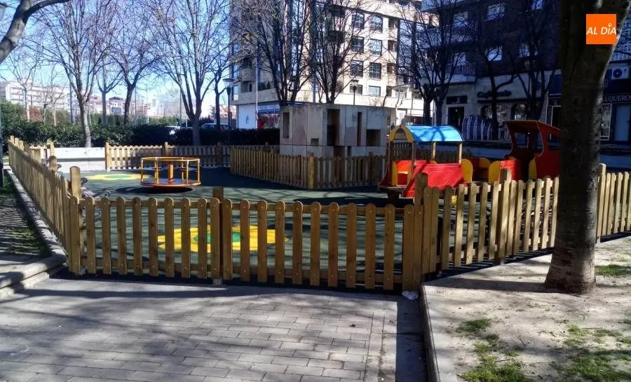 Parque situado en la calle Cruz de Caravaca totalmente vacío