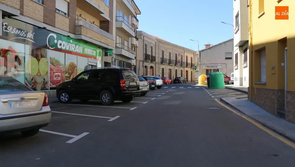 A pesar de ser sábado no era difícil hoy encontrar aparcamiento en el centro de Vitigudino / CORRAL