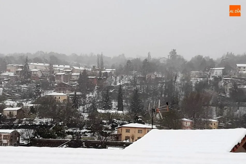 Foto 7 - B&eacute;jar se viste de blanco tap&aacute;ndose con un manto protector
