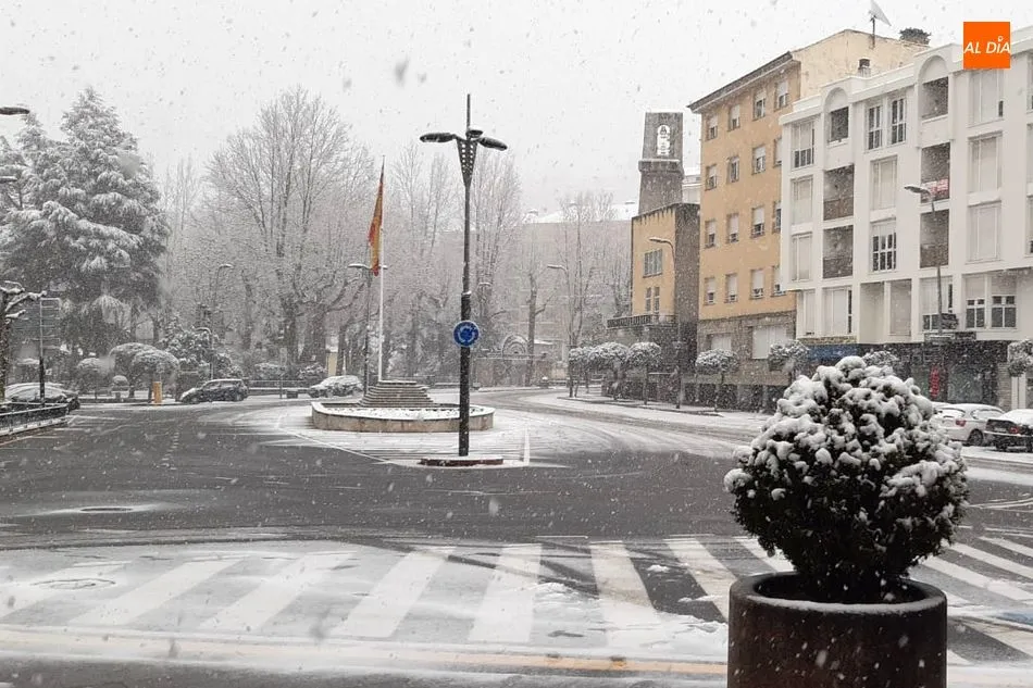 Foto 3 - B&eacute;jar se viste de blanco tap&aacute;ndose con un manto protector